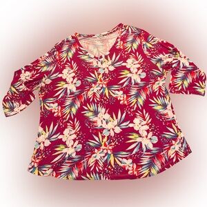 Casey Key Floral V-Neck Top. Size 1X